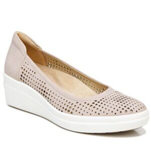 NATURALIZER Sam Slip-on Wedges Women's Shoes In Sand Drift